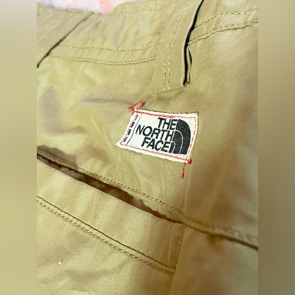 🌄 The North Face Boy’s Khaki Cargo Pants with Zip-off Bottoms 🌄 - Picture 5 of 5